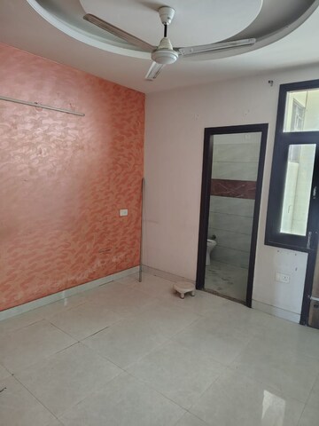 Room in 3 BHK Builder Floor at MS Enclave Zirakpur, Dhakoli – for Rent
