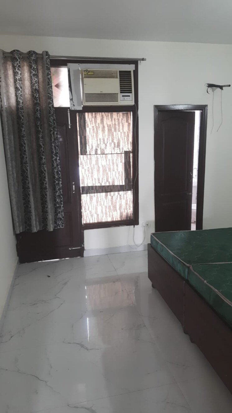 Room, vip road 6+ Bedroom 2300 Sq.Ft. Independent House In Vip Road Zirakpur 9723847