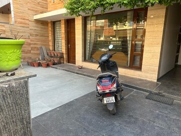 Parking in 6+ BHK Independent House at Vip Road – for Sale