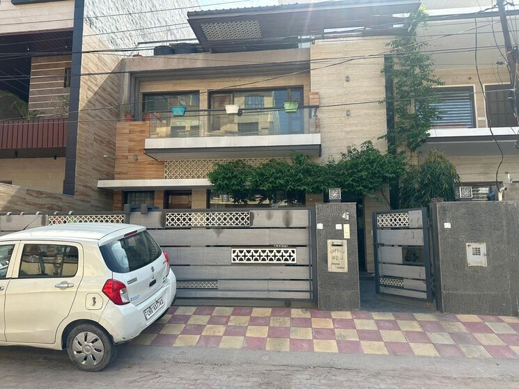 Cover Image, vip road 6+ Bedroom 2300 Sq.Ft. Independent House In Vip Road Zirakpur 9723847