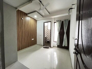 Room in 3 BHK Builder Floor at Pir Machalla – for Rent