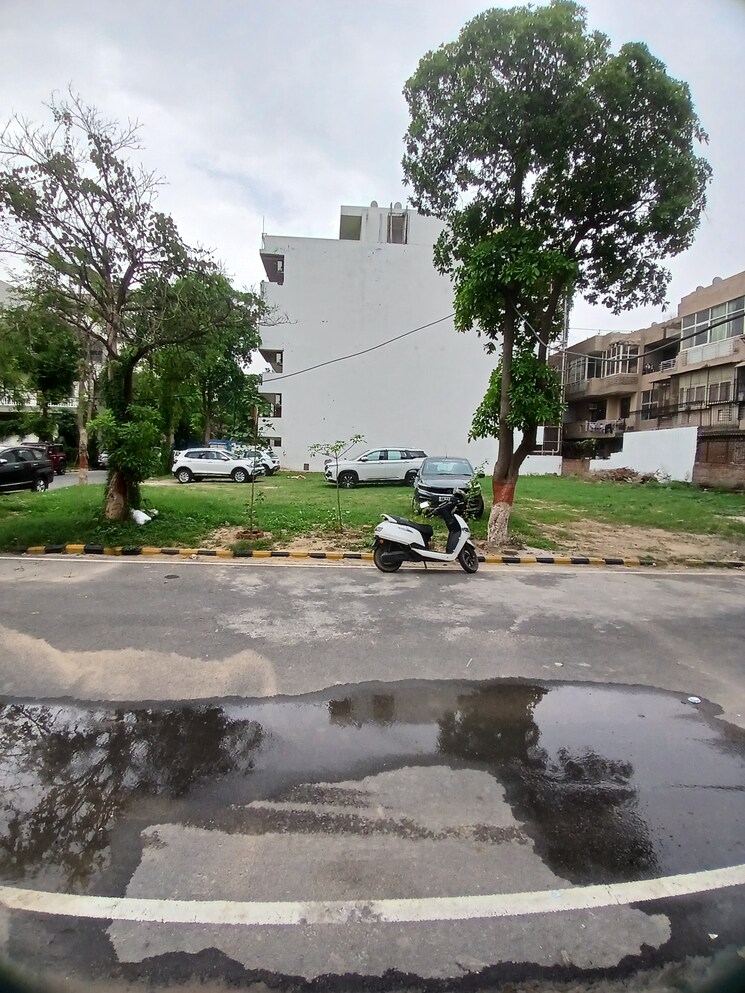 Balcony, eros-rosewood-city 3.5 Bedroom 3100 Sq.Ft. Builder Floor In Sector 49 Gurgaon 9723944