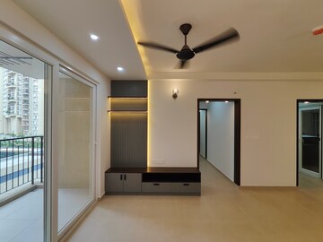 Room in 3.5 BHK Apartment at Bhartiya Nikoo Homes Phase 2, Thanisandra Main Road – for Rent