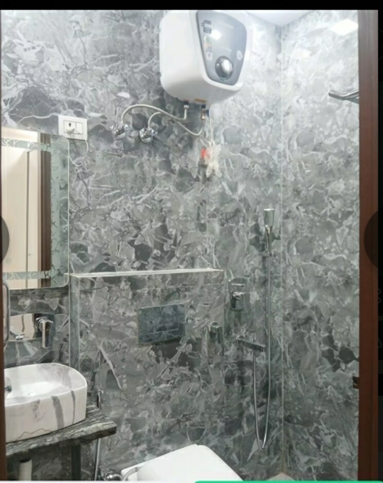 Bathroom, mansarover garden 2.5 Bedroom 950 Sq.Ft. Builder Floor In Mansarover Garden Delhi 9723951