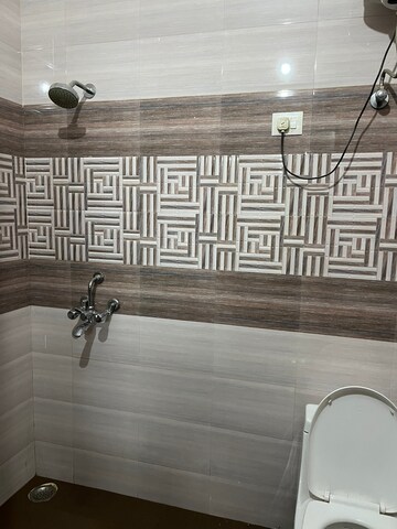 Parking in 2 BHK Builder Floor at Sector 43 – for Rent