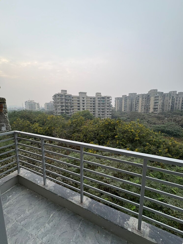 Balcony, sector 56 1 Bedroom 100 Sq.Yd. Builder Floor In Sector 56 Gurgaon 9723973