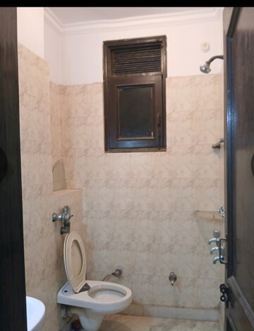 Bathroom in 2.5 BHK Builder Floor at Ramesh Nagar – for Rent