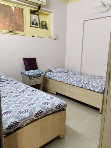 Bedroom in 2 BHK Apartment at Akash Darshan, Santacruz East – for Rent
