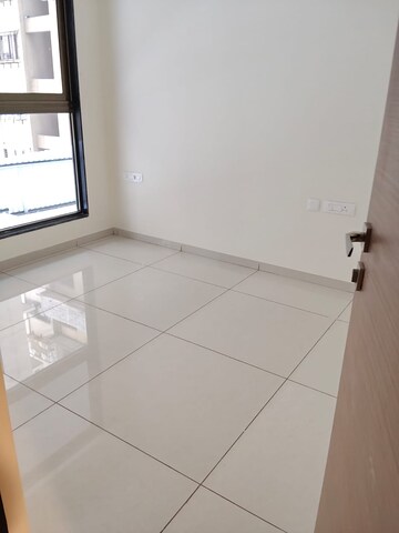 Room in 2 BHK Apartment at Chandak 34 Park Estate, Goregaon West – for Rent