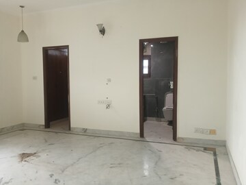 Room in 3 BHK Builder Floor at Friends Colony – for Rent