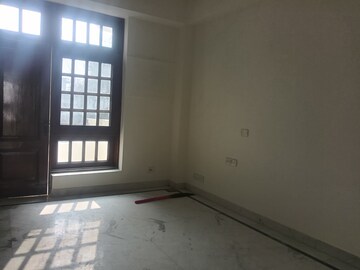 Room in 3 BHK Builder Floor at Friends Colony – for Rent