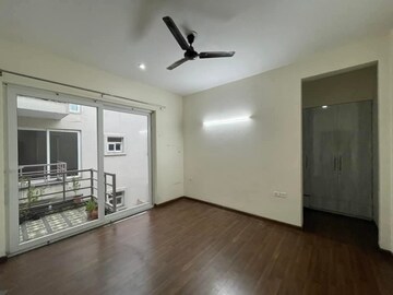 Room in 3 BHK Villa at BPTP Amstoria, Sector 102 – for Rent