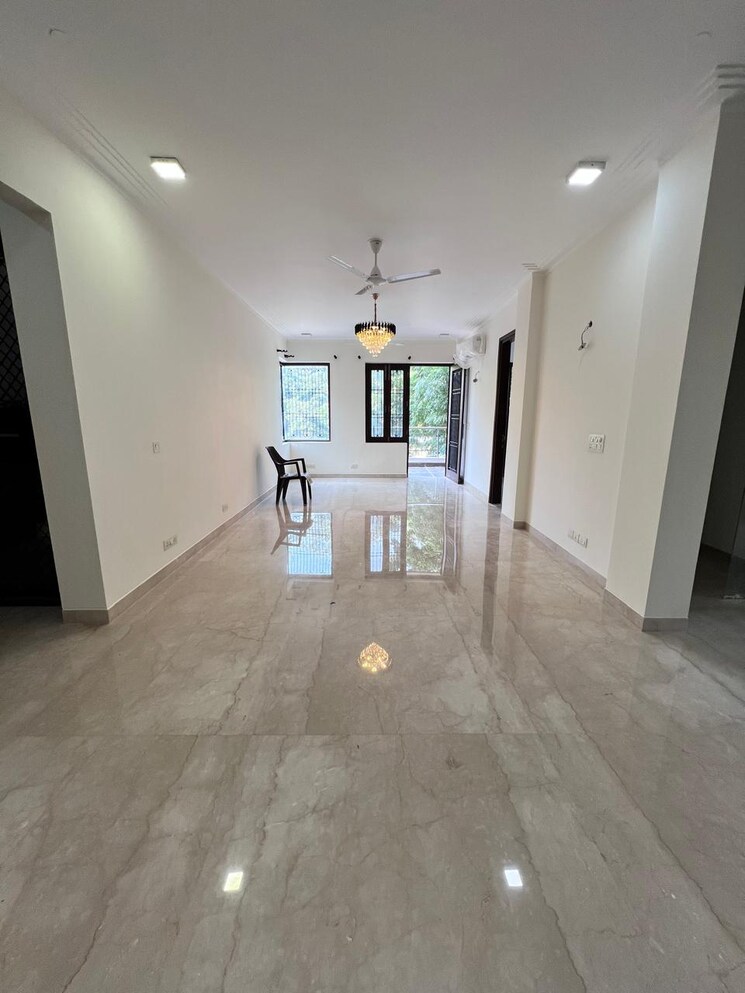 Cover Image, greater kailash i 3 Bedroom 200 Sq.Yd. Builder Floor In Greater Kailash I Delhi 9724154