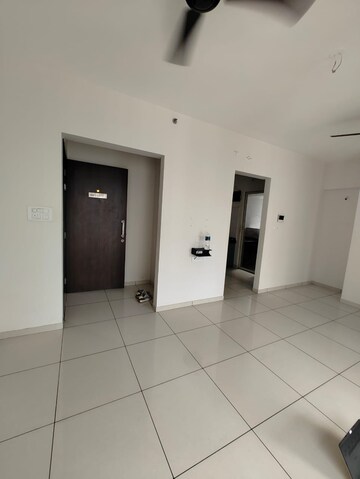 Room in 2 BHK Apartment at VJ YashOne Infinitee, Tathawade – for Rent