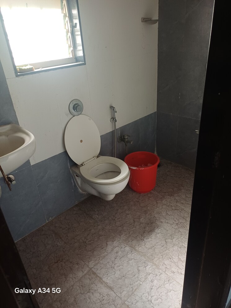 Bathroom, kopar khairane 2 Bedroom 900 Sq.Ft. Apartment In Kopar Khairane Navi Mumbai 9724182