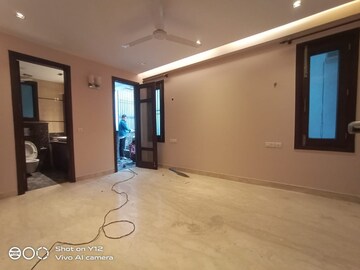 Room in 3 BHK Builder Floor at Panchsheel Enclave – for Rent