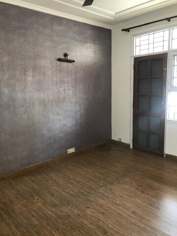 Room in 2 BHK Apartment at Supertech Hues, Sector 68 – for Rent