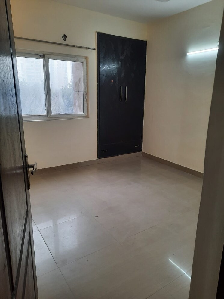 Room, nimbus-the-hyde-park 2 Bedroom 915 Sq.Ft. Apartment In Sector 78 Noida 9724195