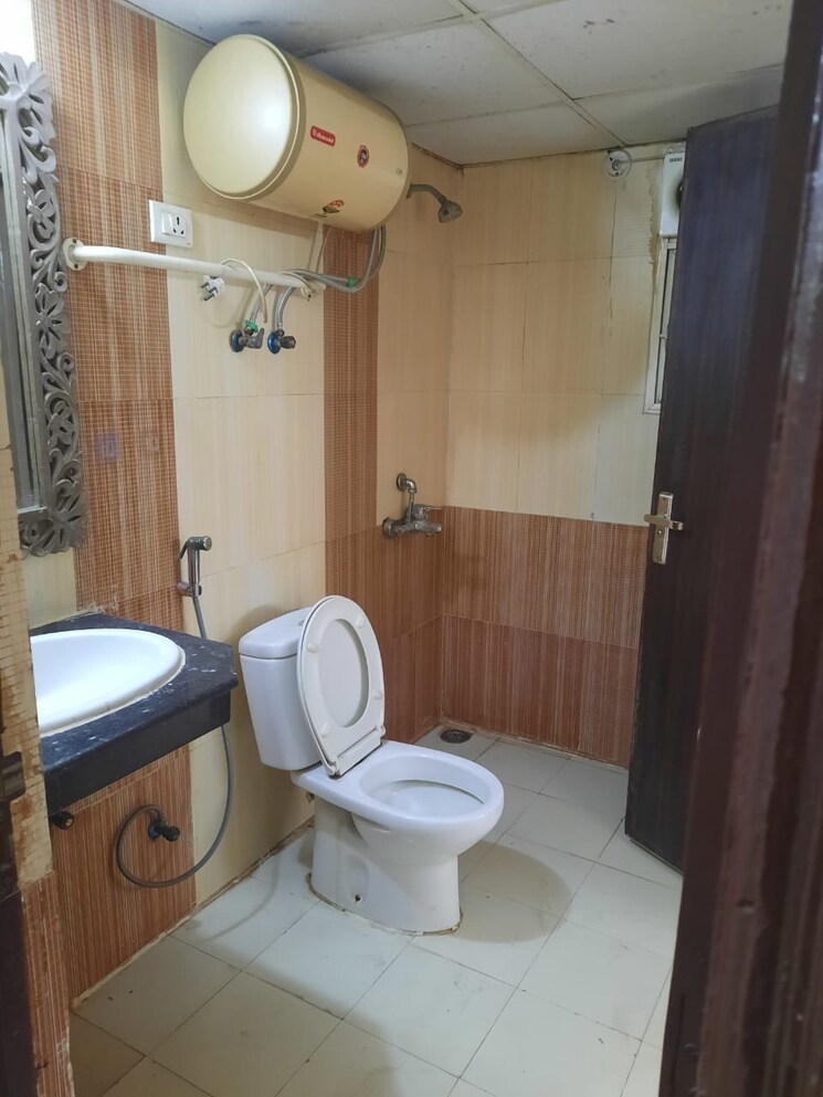 Bathroom, nimbus-the-hyde-park 2 Bedroom 915 Sq.Ft. Apartment In Sector 78 Noida 9724218