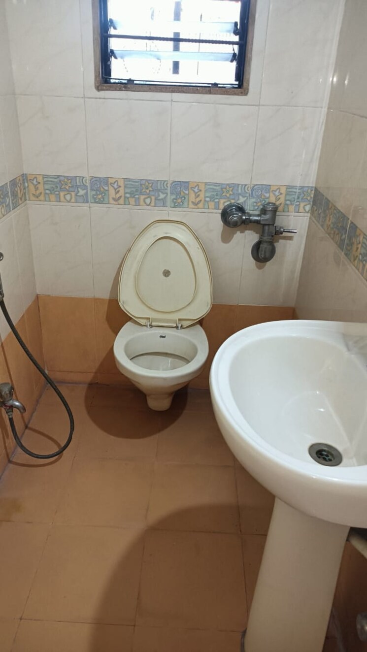 Bathroom, magarpatta-city-cosmos 2 Bedroom 980 Sq.Ft. Apartment In Magarpatta Road Pune 9724268