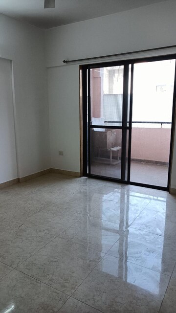 Room in 2 BHK Apartment at Magarpatta City Cosmos, Magarpatta Road – for Rent