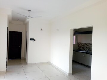 Room in 2 BHK Apartment at Prestige Lakeside Habitat, Varthur – for Rent