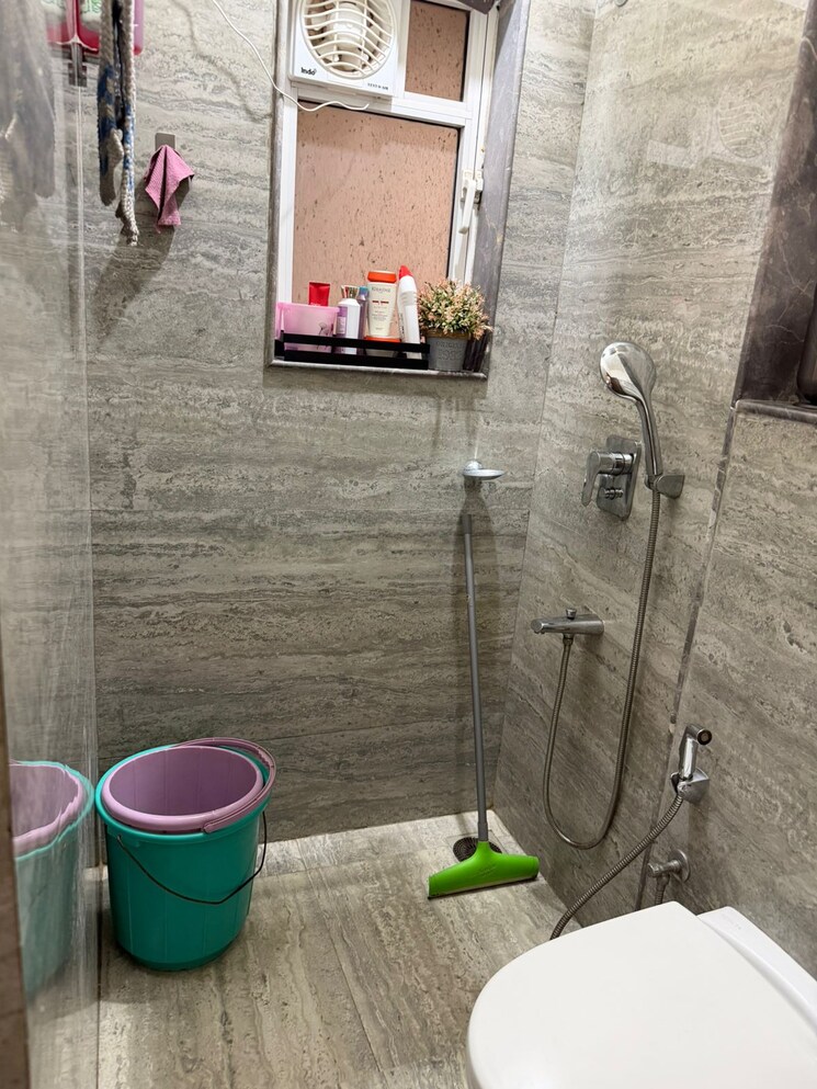 Bathroom, raheja-ridgewood 1.5 Bedroom 560 Sq.Ft. Apartment In Goregaon East Mumbai 9724296