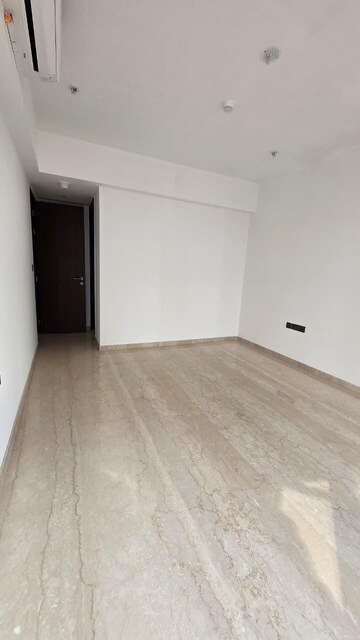 Room in 3 BHK Apartment at Lodha The Park, Worli – for Rent