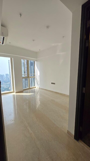 Room in 3 BHK Apartment at Lodha The Park, Worli – for Rent