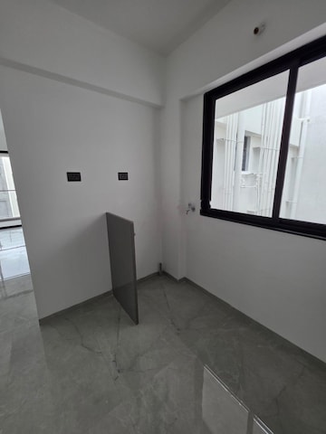 Room in 2 BHK Apartment at Unique Youtopia, Kharadi – for Rent