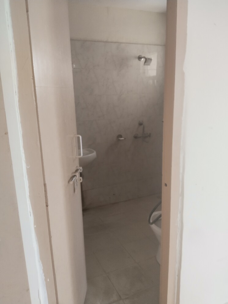 Bathroom, gomti nagar 2 Bedroom 900 Sq.Ft. Apartment In Gomti Nagar Lucknow 9724372