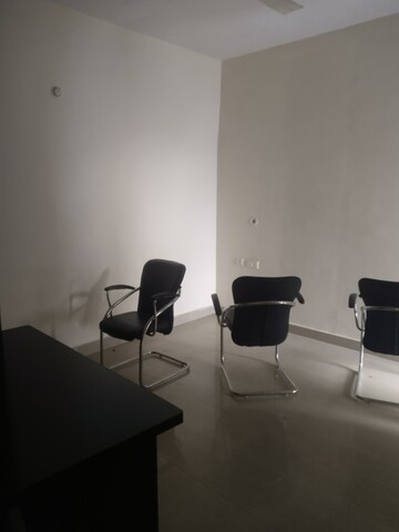 Master Bedroom in 2 BHK Apartment at Gomti Nagar – for Rent