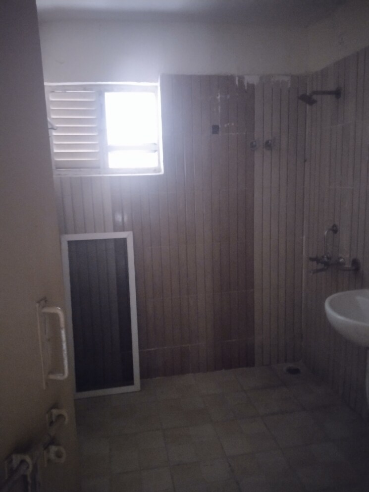 Bathroom, gomti nagar 2 Bedroom 900 Sq.Ft. Apartment In Gomti Nagar Lucknow 9724372