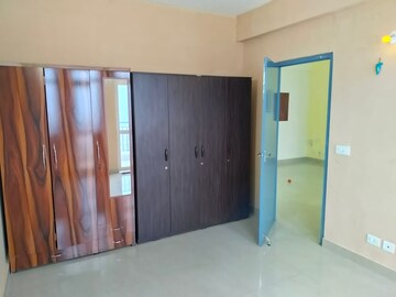 Room in 2 BHK Apartment at Suncity Avenue 76, Sector 76 – for Sale