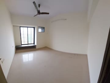 Room in 2.5 BHK Apartment at Evershine Embassy, Andheri West – for Rent