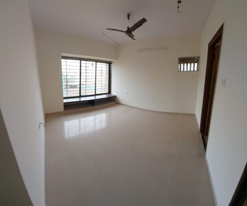 Room in 2.5 BHK Apartment at Evershine Embassy, Andheri West – for Rent
