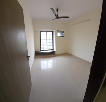Room in 2.5 BHK Apartment at Evershine Embassy, Andheri West – for Rent
