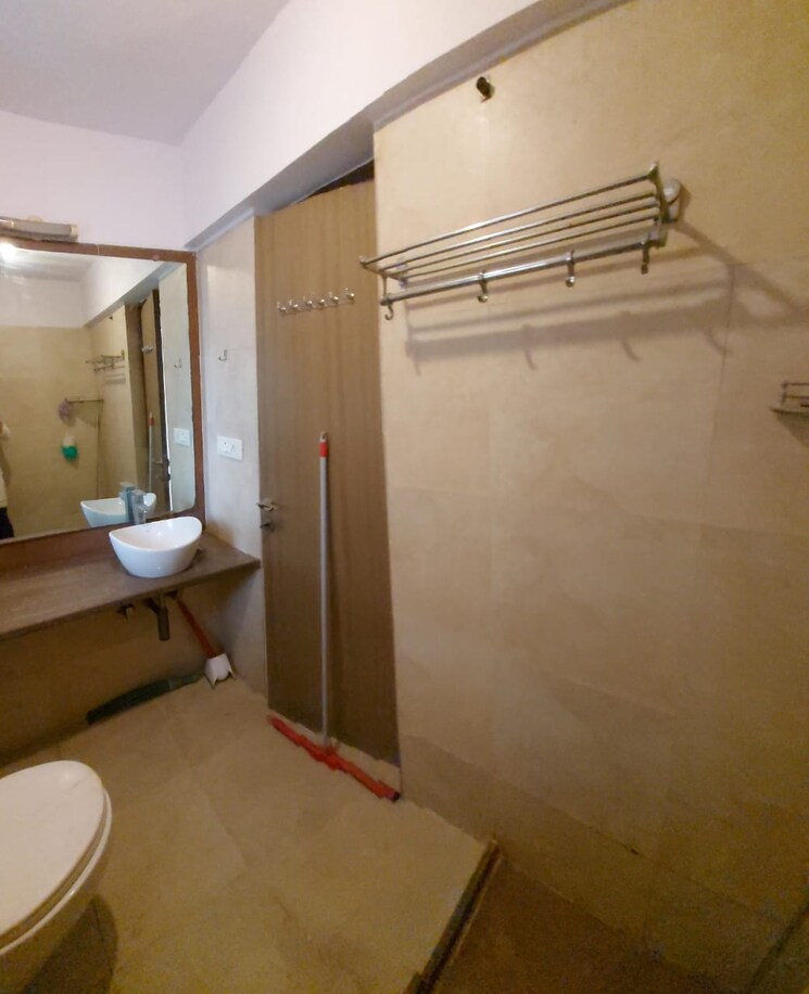 Team Area, evershine-embassy 2.5 Bedroom 850 Sq.Ft. Apartment In Andheri West Mumbai 9724435