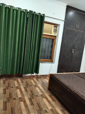 Bedroom in 4 BHK Apartment at DLF The Pinnacle, Dlf Phase V – for Sale