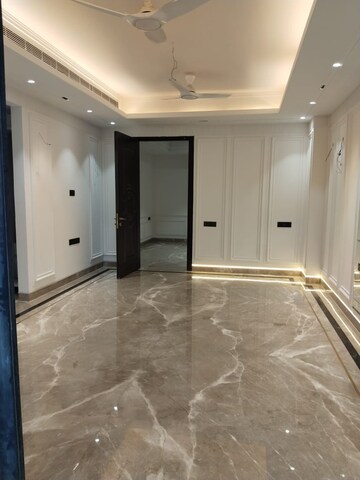 Building Lobby in 3 BHK Builder Floor at Kohli One Malibu Town, Sector 47 – for Rent