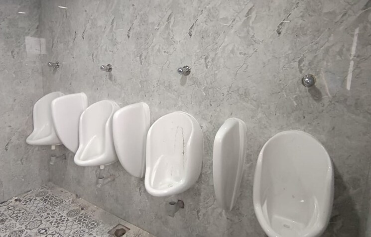 Bathroom, trade-star Commercial Office Space 2590 Sq.Ft. In Andheri East Mumbai 9724476