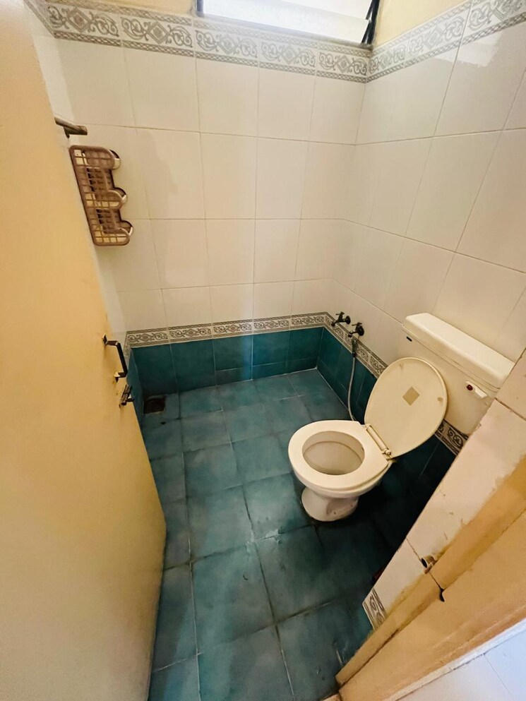 Bathroom, prahlad nagar 3 Bedroom 1800 Sq.Ft. Apartment In Prahlad Nagar Ahmedabad 9724589