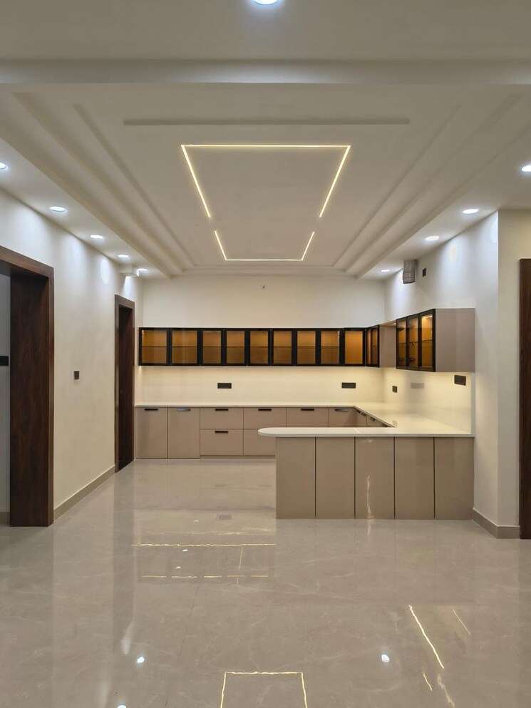 undefined, gomti nagar 6 Bedroom 2200 Sq.Ft. Villa In Gomti Nagar Lucknow 9724583