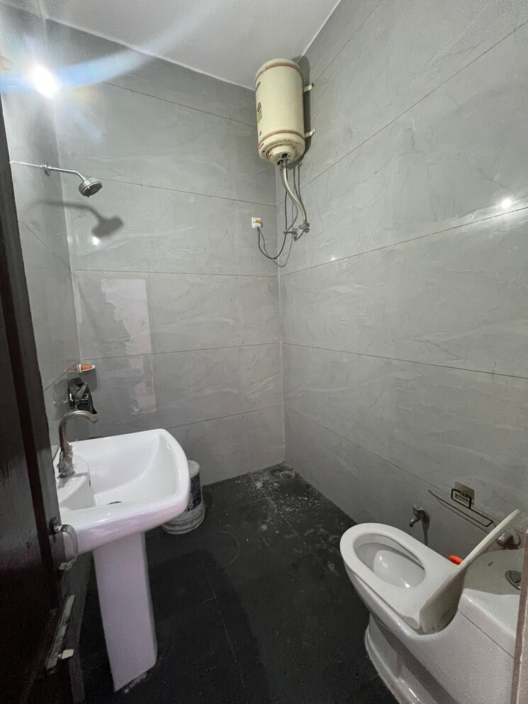 Bathroom, dhakoli 3 Bedroom 1350 Sq.Ft. Builder Floor In Dhakoli Zirakpur 9724602