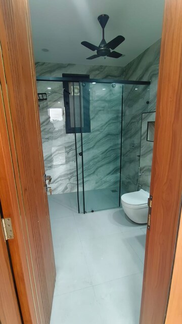 Room in 3 BHK Builder Floor at Palam Vihar – for Rent