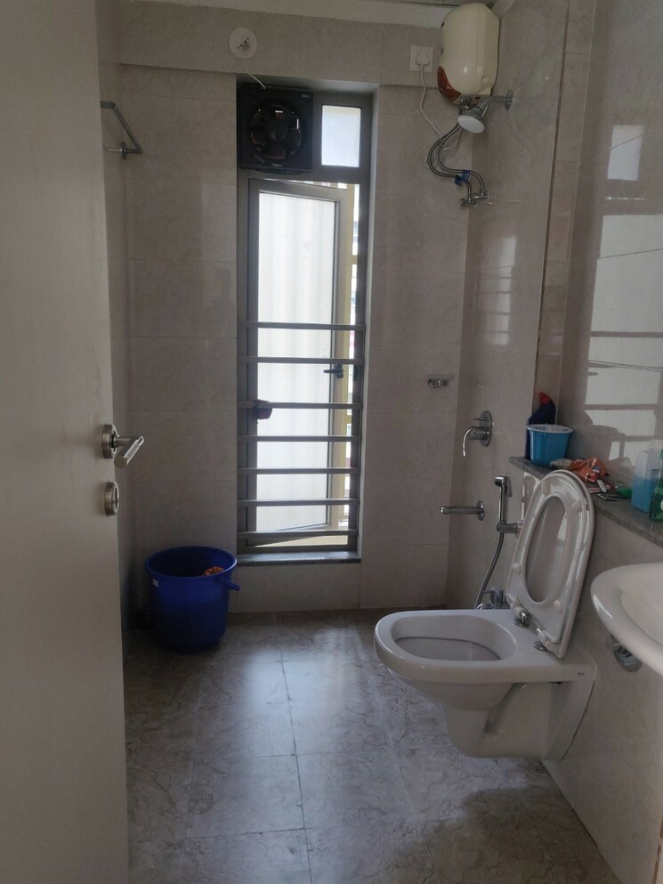 Bathroom, sheth-vasant-oasis 2 Bedroom 669 Sq.Ft. Apartment In Andheri East Mumbai 9724625