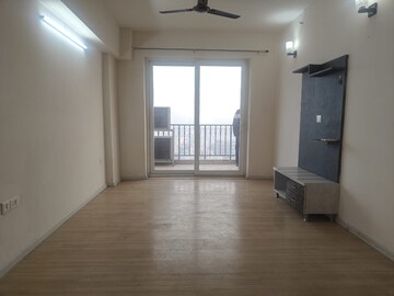 Room in 2 BHK Apartment at DLF Regal Gardens, Sector 90 – for Rent