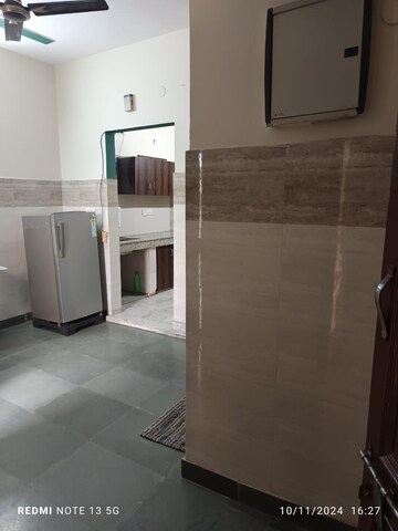 Bathroom in 1.5 BHK Builder Floor at Sector 46 – for Rent