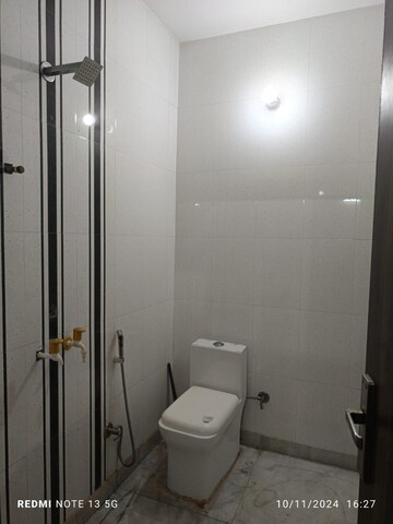 Bathroom in 1.5 BHK Builder Floor at Sector 46 – for Rent