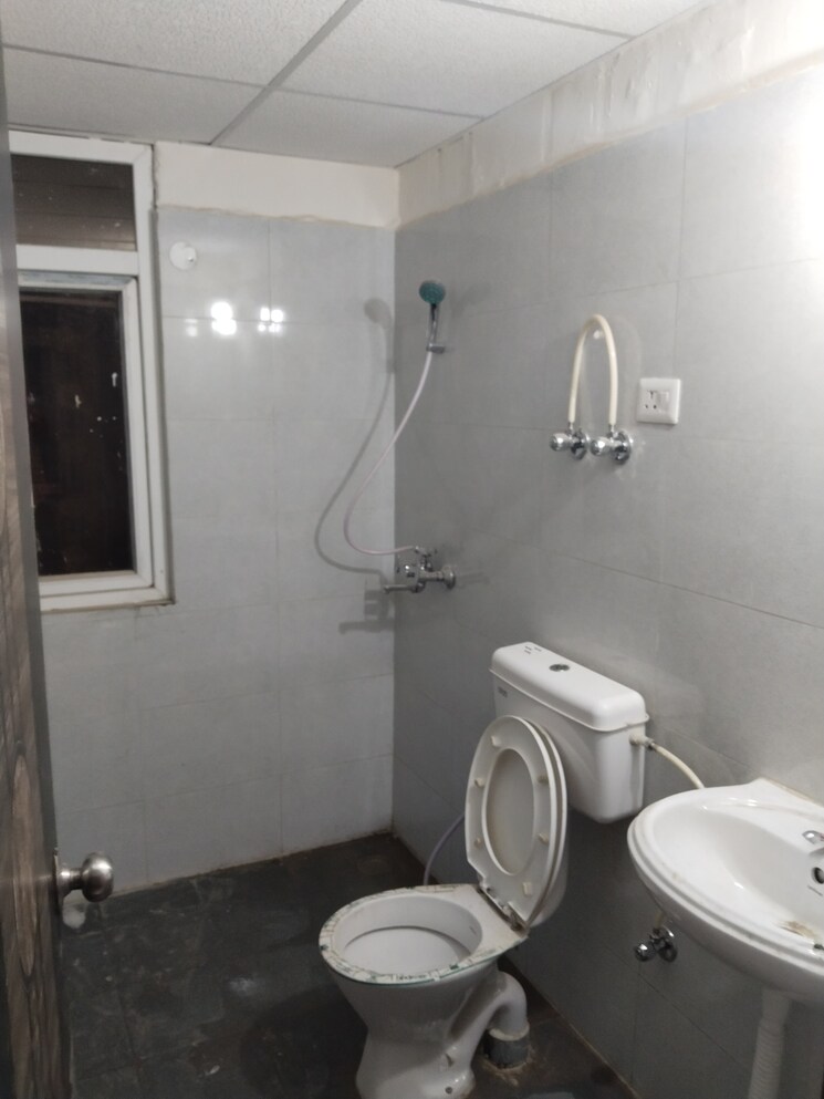 Bathroom, vatika-inxt-emilia-floors 2 Bedroom 929 Sq.Ft. Apartment In Sector 82 Gurgaon 9724705